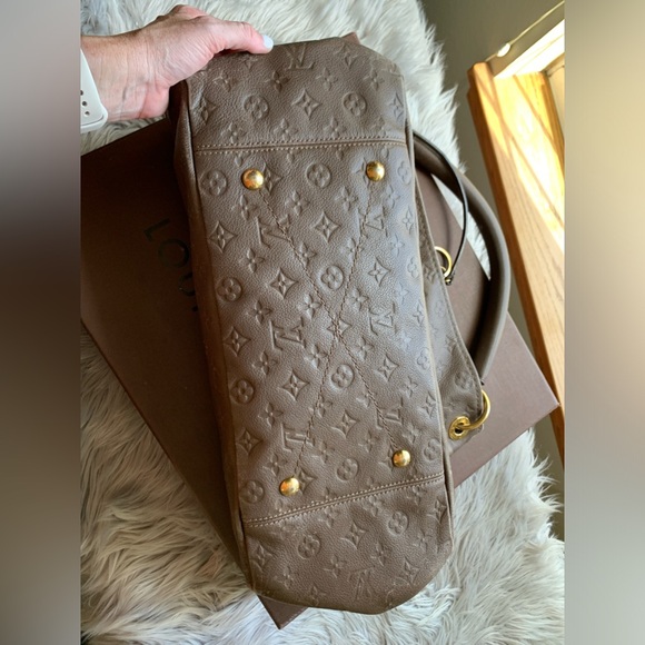 Louis Vuitton Artsy MM Monogram Empreinte Bag - Picture 5 of 16